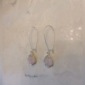 Kendra Scott rose quartz and gold drop earrings
